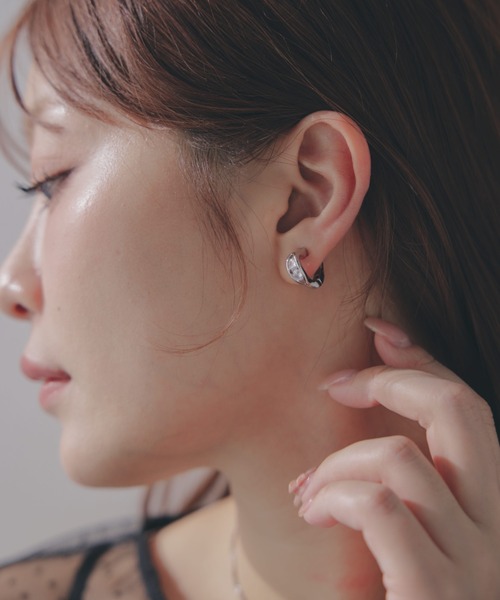 ECREL(エクレール)の「Double Stone Heart Earrings/ダブルストーンハートイヤリング(イヤリング・レディース・ゴールド/シルバー・FREE)」の6枚目の写真