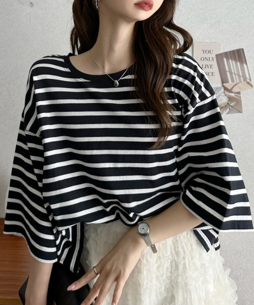 TREOVER(トレオーバー)の「【夏までさらっと】ワイドシルエット ショート丈Tシャツ(Tシャツ/カットソー・レディース・オフホワイト/ブルー/ピンク/チャコール/ネイビー/レッド/ライトピンク/ホワイト×ブラック/ベージュ/ブラック×ホワイト・FREE)」の3枚目の写真