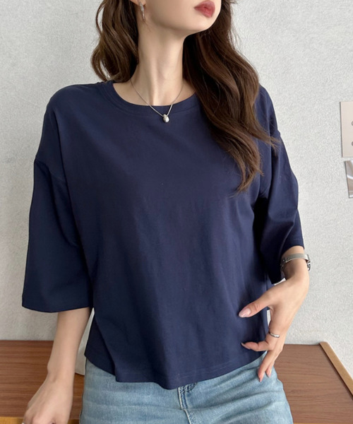 TREOVER(トレオーバー)の「【夏までさらっと】ワイドシルエット ショート丈Tシャツ(Tシャツ/カットソー・レディース・オフホワイト/ブルー/ピンク/チャコール/ネイビー/レッド/ライトピンク/ホワイト×ブラック/ベージュ/ブラック×ホワイト・FREE)」の6枚目の写真