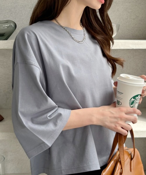 TREOVER(トレオーバー)の「【夏までさらっと】ワイドシルエット ショート丈Tシャツ(Tシャツ/カットソー・レディース・オフホワイト/ブルー/ピンク/チャコール/ネイビー/レッド/ライトピンク/ホワイト×ブラック/ベージュ/ブラック×ホワイト・FREE)」の7枚目の写真