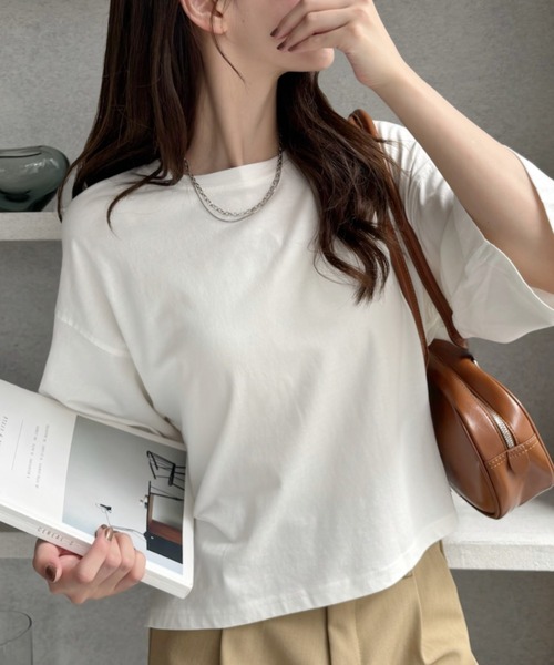 TREOVER(トレオーバー)の「【夏までさらっと】ワイドシルエット ショート丈Tシャツ(Tシャツ/カットソー・レディース・オフホワイト/ブルー/ピンク/チャコール/ネイビー/レッド/ライトピンク/ホワイト×ブラック/ベージュ/ブラック×ホワイト・FREE)」の11枚目の写真