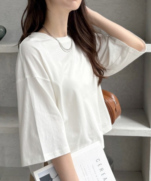 TREOVER(トレオーバー)の「【夏までさらっと】ワイドシルエット ショート丈Tシャツ(Tシャツ/カットソー・レディース・オフホワイト/ブルー/ピンク/チャコール/ネイビー/レッド/ライトピンク/ホワイト×ブラック/ベージュ/ブラック×ホワイト・FREE)」の12枚目の写真