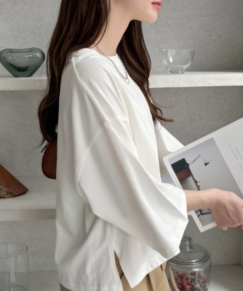 TREOVER(トレオーバー)の「【夏までさらっと】ワイドシルエット ショート丈Tシャツ(Tシャツ/カットソー・レディース・オフホワイト/ブルー/ピンク/チャコール/ネイビー/レッド/ライトピンク/ホワイト×ブラック/ベージュ/ブラック×ホワイト・FREE)」の14枚目の写真