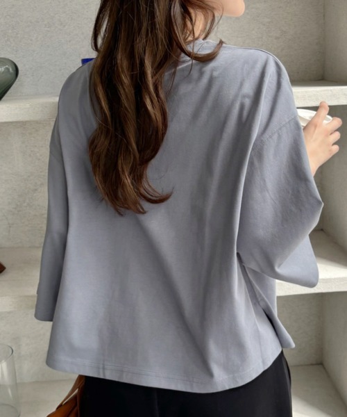 TREOVER(トレオーバー)の「【夏までさらっと】ワイドシルエット ショート丈Tシャツ(Tシャツ/カットソー・レディース・オフホワイト/ブルー/ピンク/チャコール/ネイビー/レッド/ライトピンク/ホワイト×ブラック/ベージュ/ブラック×ホワイト・FREE)」の22枚目の写真