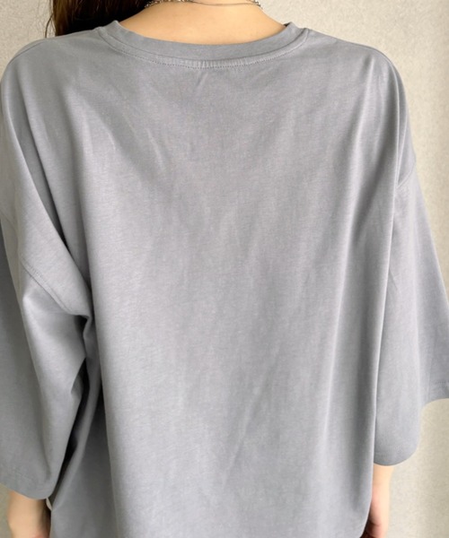 TREOVER(トレオーバー)の「【夏までさらっと】ワイドシルエット ショート丈Tシャツ(Tシャツ/カットソー・レディース・オフホワイト/ブルー/ピンク/チャコール/ネイビー/レッド/ライトピンク/ホワイト×ブラック/ベージュ/ブラック×ホワイト・FREE)」の17枚目の写真