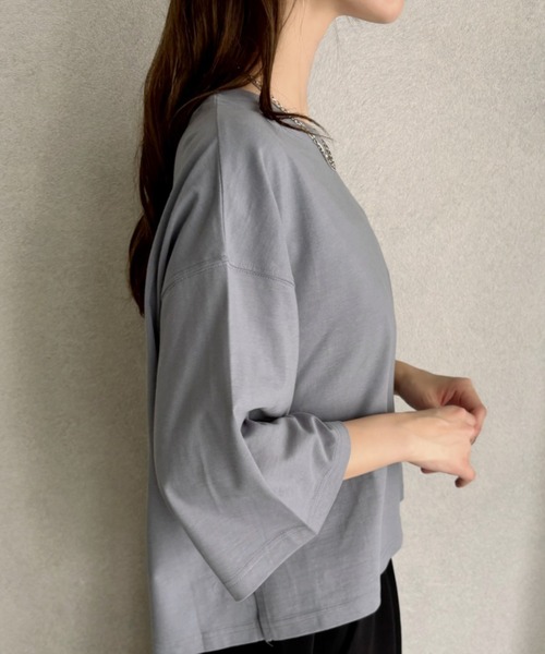 TREOVER(トレオーバー)の「【夏までさらっと】ワイドシルエット ショート丈Tシャツ(Tシャツ/カットソー・レディース・オフホワイト/ブルー/ピンク/チャコール/ネイビー/レッド/ライトピンク/ホワイト×ブラック/ベージュ/ブラック×ホワイト・FREE)」の18枚目の写真