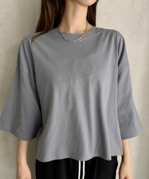 TREOVER(トレオーバー)の「【夏までさらっと】ワイドシルエット ショート丈Tシャツ(Tシャツ/カットソー・レディース・オフホワイト/ブルー/ピンク/チャコール/ネイビー/レッド/ライトピンク/ホワイト×ブラック/ベージュ/ブラック×ホワイト・FREE)」の19枚目の写真