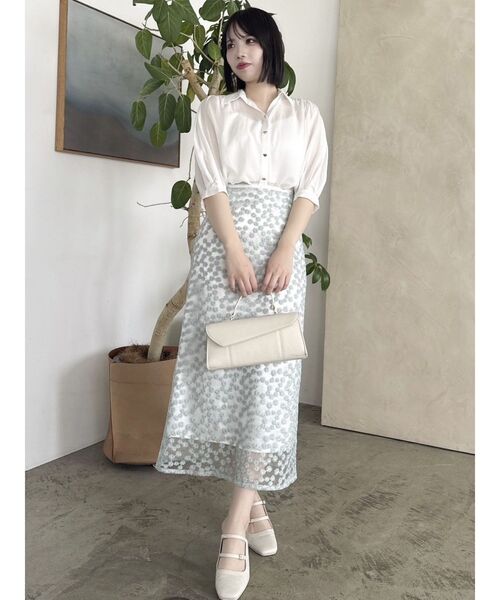 dazzlin（ダズリン）の「【藤井サチコラボ】マーガレットフラワータイトスカート（スカート・レディース・レッド/オフホワイト/ブルー・SMALL/MEDIUM）」の15枚目の写真