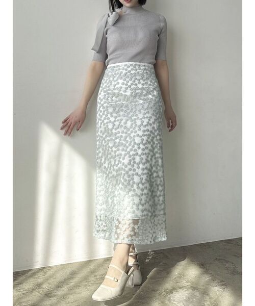 dazzlin（ダズリン）の「【藤井サチコラボ】マーガレットフラワータイトスカート（スカート・レディース・レッド/オフホワイト/ブルー・SMALL/MEDIUM）」の10枚目の写真