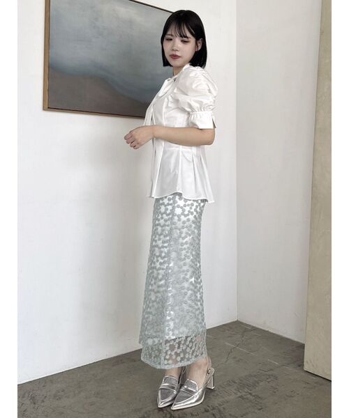 dazzlin（ダズリン）の「【藤井サチコラボ】マーガレットフラワータイトスカート（スカート・レディース・レッド/オフホワイト/ブルー・SMALL/MEDIUM）」の6枚目の写真