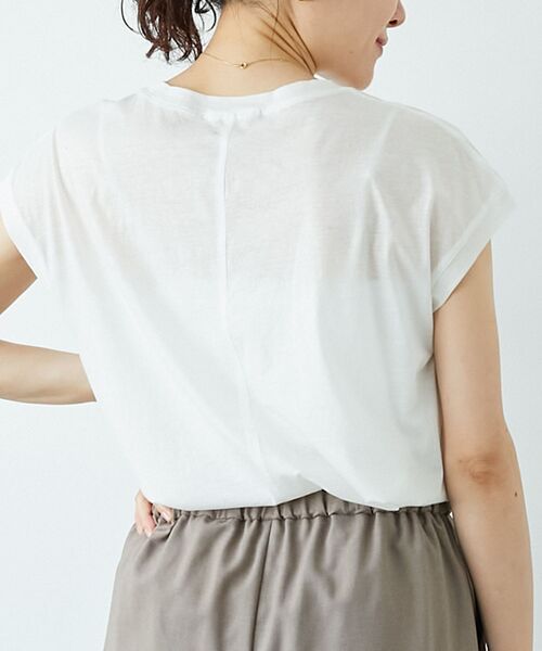 le.coeur blanc(ルクールブラン)の「シアーフレンチTEE(Tシャツ/カットソー・レディース・ブラック/オフホワイト/ダークグレー・38)」の7枚目の写真