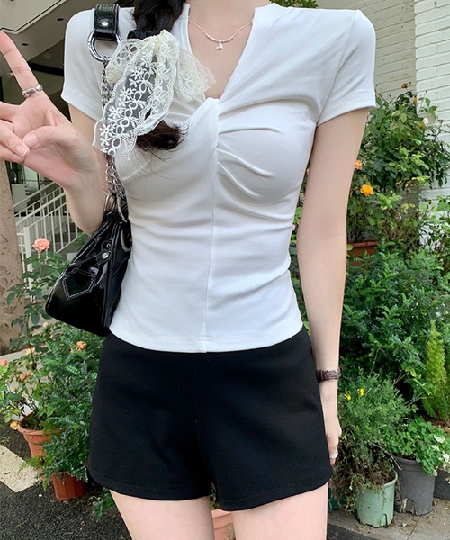 2ly2(トゥーリートゥー)の「上品シルエット♪VネックねじりデザインTシャツ(Tシャツ/カットソー・レディース・ホワイト/ブラック/ピンク・FREE)」の4枚目の写真