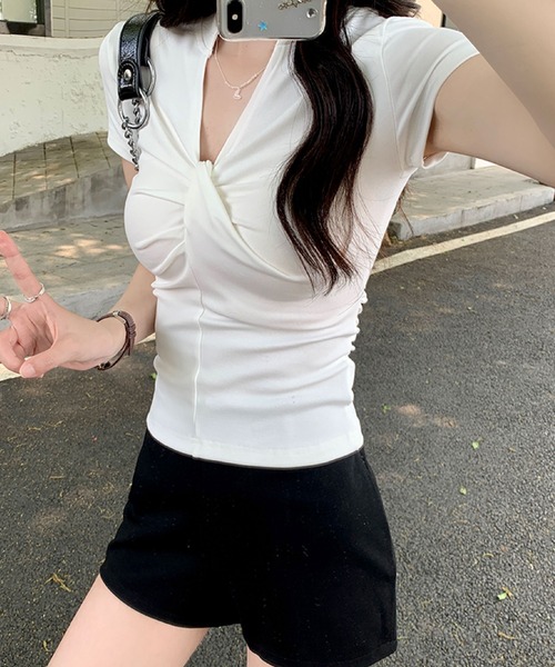 2ly2(トゥーリートゥー)の「上品シルエット♪VネックねじりデザインTシャツ(Tシャツ/カットソー・レディース・ホワイト/ブラック/ピンク・FREE)」の7枚目の写真