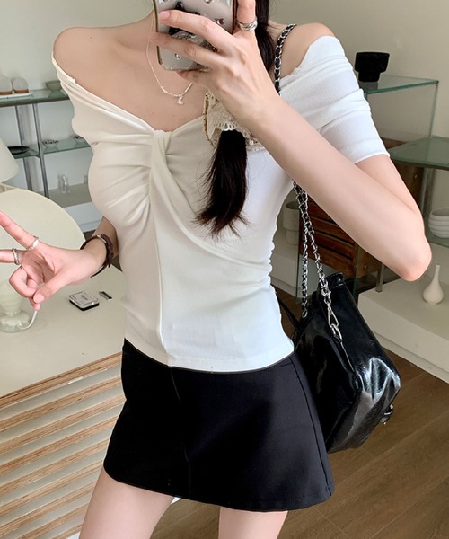 2ly2(トゥーリートゥー)の「上品シルエット♪VネックねじりデザインTシャツ(Tシャツ/カットソー・レディース・ホワイト/ブラック/ピンク・FREE)」の8枚目の写真
