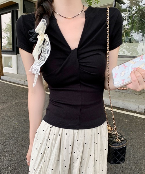 2ly2(トゥーリートゥー)の「上品シルエット♪VネックねじりデザインTシャツ(Tシャツ/カットソー・レディース・ホワイト/ブラック/ピンク・FREE)」の9枚目の写真