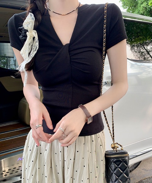 2ly2(トゥーリートゥー)の「上品シルエット♪VネックねじりデザインTシャツ(Tシャツ/カットソー・レディース・ホワイト/ブラック/ピンク・FREE)」の10枚目の写真