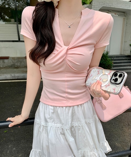 2ly2(トゥーリートゥー)の「上品シルエット♪VネックねじりデザインTシャツ(Tシャツ/カットソー・レディース・ホワイト/ブラック/ピンク・FREE)」の17枚目の写真