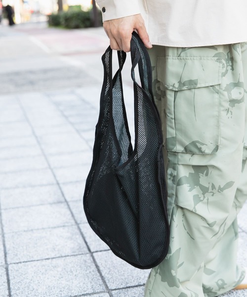 SENSE OF PLACE by URBAN RESEARCH（センスオブプレイスバイアーバンリサーチ）の「メッシュラウンドトートバッグ（トートバッグ・メンズ・ネイビー/グレー/ブラック・ONE）」の5枚目の写真