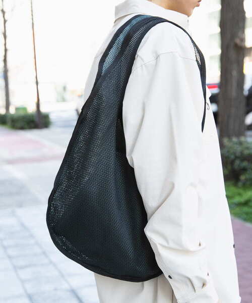 SENSE OF PLACE by URBAN RESEARCH（センスオブプレイスバイアーバンリサーチ）の「メッシュラウンドトートバッグ（トートバッグ・メンズ・ネイビー/グレー/ブラック・ONE）」の6枚目の写真