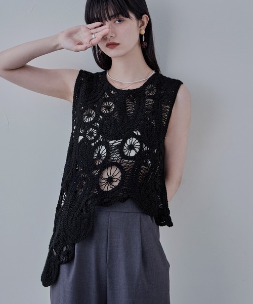 etoll.（エトル）の「アシンメトリースカラップクロシェベスト（ベスト・レディース・ブラック/キナリ・M）」の3枚目の写真