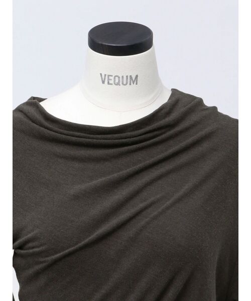 VEQUM(VEQUM)の「【VEQUM】ASYNMMETRY DRAPE TOPS(Tシャツ/カットソー・レディース・ブラック/ホワイト・FREE)」の10枚目の写真