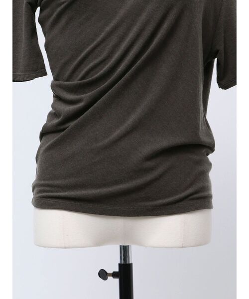 VEQUM(VEQUM)の「【VEQUM】ASYNMMETRY DRAPE TOPS(Tシャツ/カットソー・レディース・ブラック/ホワイト・FREE)」の12枚目の写真