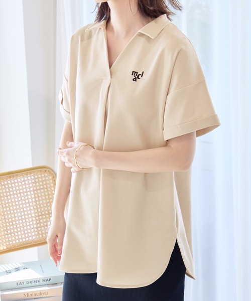 marie claire sport(マリクレール スポーツ)の「【マリクレール・スポーツ】スキッパーポロチュニック(シャツ/ブラウス・レディース・グレイッシュベージュ/グレイッシュブルー/ネイビー・L/M/3L/LL)」の2枚目の写真