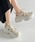 Shoes in Closet�i�V���[�Y�C���N���[�[�b�g�j�́u�y�ʌ��� ���炩 �X�g���b�v �X�j�[�J�[ �T���_�� 2474�i�T���_���j�v�b�A�C�{���[