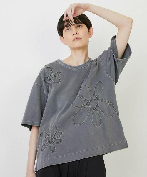 FRAPBOIS(フラボア)の「マトリカリアT(Tシャツ/カットソー・レディース・チャコールグレー/エンジ・1/2)」の15枚目の写真