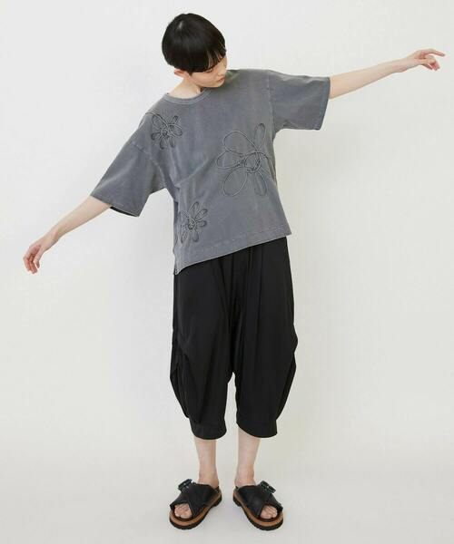 FRAPBOIS(フラボア)の「マトリカリアT(Tシャツ/カットソー・レディース・チャコールグレー/エンジ・1/2)」の19枚目の写真