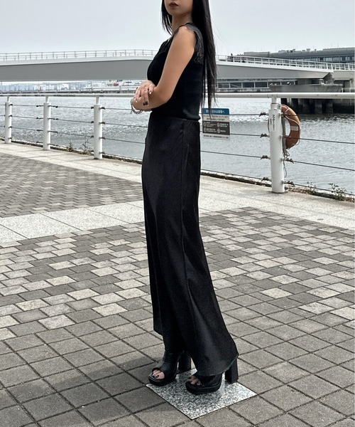 LVEU.(ラブユ.)の「【LVEU.】レース切り替えノースリトップス / トップス カットソー ノースリーブ ノースリ レース リブ Vネック ブラック ホワイト ZOZOTOWN限定(Tシャツ/カットソー・レディース・ホワイト/ブラック・FREE)」の6枚目の写真