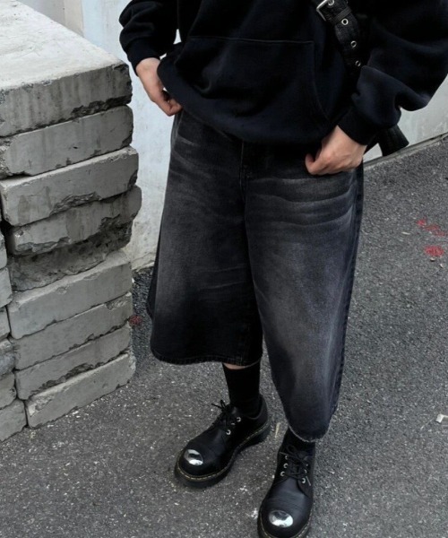 VIBGYOR（ヴィブジョー）の「【LAMPOON】ブラックデニムハーフパンツ（その他パンツ・レディース・ブラック・MEDIUM/LARGE/SMALL）」の3枚目の写真