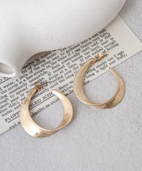 FUNALIVE(ファンアライブ)の「NYUNYU 韓国 韓国風デザインピアス(ピアス(両耳用)・レディース・ゴールド系その他/シルバー系その他/シルバー系その他2/ゴールド系その他5/ブラック/ゴールド系その他6/シルバー系その他5/シルバー系その他3/ブラウン/ゴールド/シルバー/シルバー系その他6/シルバー系その他4/ゴールド系その他4/ゴールド系その他3/ゴールド系その他2/アイボリー・FREE)」の15枚目の写真