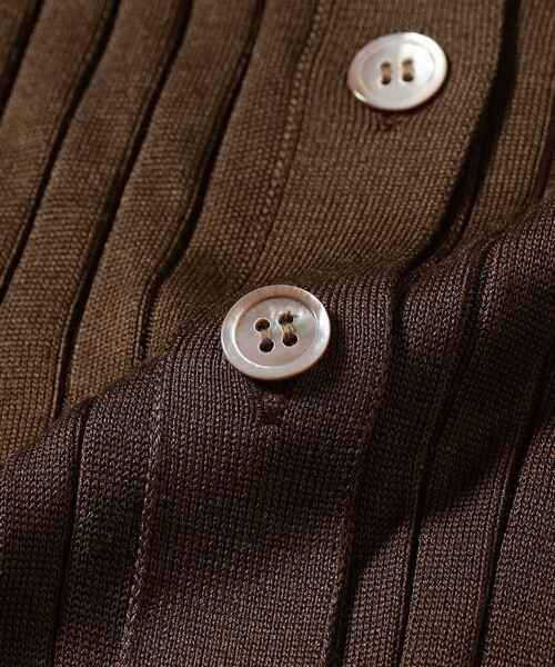 Demi-Luxe BEAMS（デミルクス ビームス）の「【別注】SLOANE / 18ゲージ シルクリブ Vネック カーディガン（カーディガン/ボレロ・レディース・ブラウン/グリーン・1/2）」の15枚目の写真