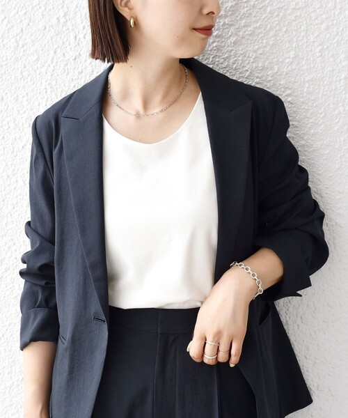 SHIPS（シップス）の「2WAY サテン × カットソー スクエア タンクトップ（タンクトップ・レディース・ブラック/ホワイト/ベージュ・ONE SIZE）」の13枚目の写真