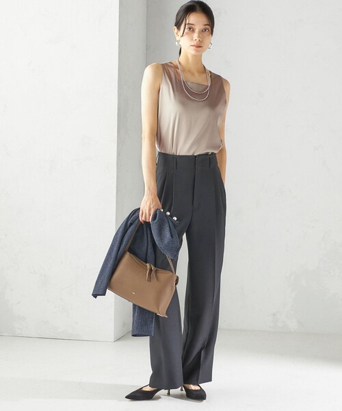 SHIPS（シップス）の「2WAY サテン × カットソー スクエア タンクトップ（タンクトップ・レディース・ブラック/ホワイト/ベージュ・ONE SIZE）」の22枚目の写真