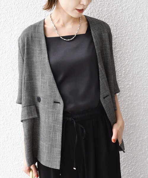 SHIPS(シップス)の「〈手洗い可能〉2WAY サテン × カットソー スクエア タンクトップ(タンクトップ・レディース・ブラック/ホワイト/ベージュ/シルバーグレー・ONE SIZE)」の8枚目の写真