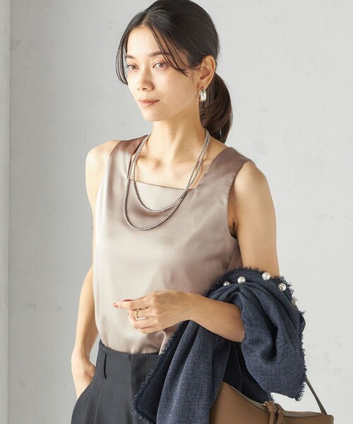 SHIPS(シップス)の「〈手洗い可能〉2WAY サテン × カットソー スクエア タンクトップ(タンクトップ・レディース・ブラック/ホワイト/ベージュ/シルバーグレー・ONE SIZE)」の17枚目の写真