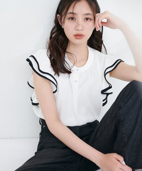 natural couture（ナチュラルクチュール）の「【WEB限定】配色ラッフルスリーブブラウス（シャツ/ブラウス・レディース・アイボリー/ライトベージュ/ブラック/ピンク/ミント・FREE）」の2枚目の写真