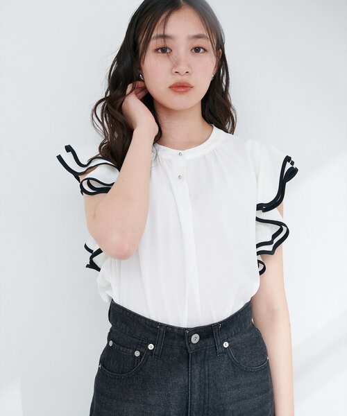 natural couture（ナチュラルクチュール）の「【WEB限定】配色ラッフルスリーブブラウス（シャツ/ブラウス・レディース・アイボリー/ライトベージュ/ブラック/ピンク/ミント・FREE）」の7枚目の写真