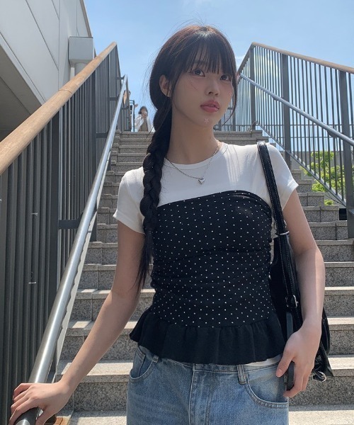 anyonemore(エニワンモア)の「裾フリルサイドシャーリングドットチューブトップ(Tシャツ/カットソー・レディース・チャコール/ブラック/ホワイト・FREE)」の7枚目の写真