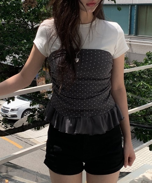 anyonemore(エニワンモア)の「裾フリルサイドシャーリングドットチューブトップ(Tシャツ/カットソー・レディース・チャコール/ブラック/ホワイト・FREE)」の21枚目の写真