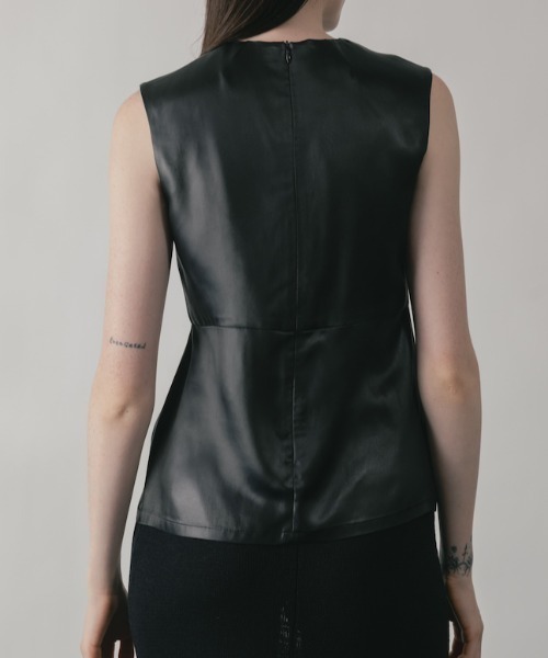 CINOH（チノ）の「SATIN SLEEVELESS BLOUSE（シャツ/ブラウス・レディース・ブラック/シルバー・36）」の9枚目の写真