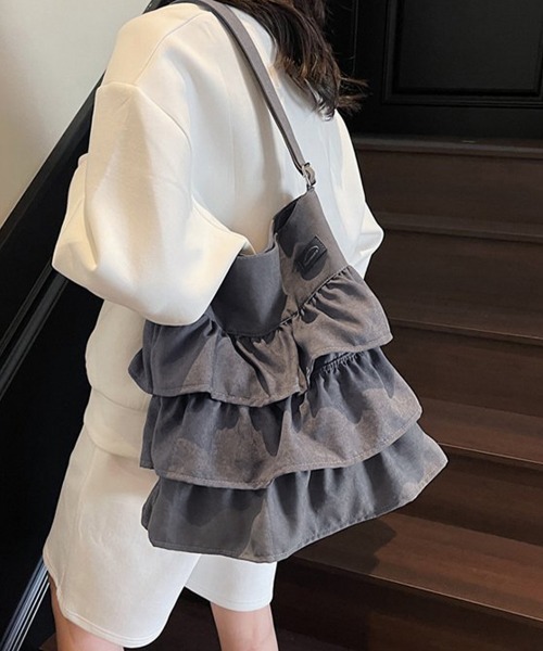 Miniministore（ミニミニストア）の「フリルショルダーバッグ ティアードバッグ（トートバッグ・レディース・ベージュ/ダークグレー/ブルー/ブラック/ベビーピンク・FREE）」の2枚目の写真