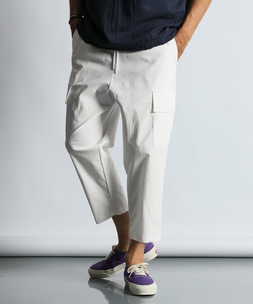 The DUFFER of ST.GEORGE（ザダファーオブセントジョージ）の「LIGHT PONTE CROPPED CARGO PANTS：ライトポンチ ジャージ素材 クロップド カーゴパンツ（カーゴパンツ・メンズ・カーキ/ホワイト/チャコールグレー/ネイビー・X-LARGE/LARGE/MEDIUM/SMALL）」の2枚目の写真