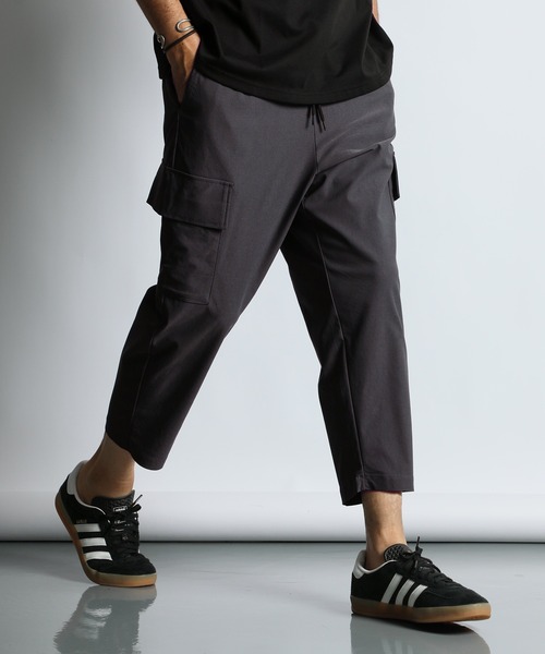 The DUFFER of ST.GEORGE（ザダファーオブセントジョージ）の「LIGHT PONTE CROPPED CARGO PANTS：ライトポンチ ジャージ素材 クロップド カーゴパンツ（カーゴパンツ・メンズ・カーキ/ホワイト/チャコールグレー/ネイビー・X-LARGE/LARGE/MEDIUM/SMALL）」の3枚目の写真