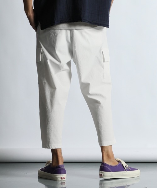 The DUFFER of ST.GEORGE（ザダファーオブセントジョージ）の「LIGHT PONTE CROPPED CARGO PANTS：ライトポンチ ジャージ素材 クロップド カーゴパンツ（カーゴパンツ・メンズ・カーキ/ホワイト/チャコールグレー/ネイビー・X-LARGE/LARGE/MEDIUM/SMALL）」の13枚目の写真