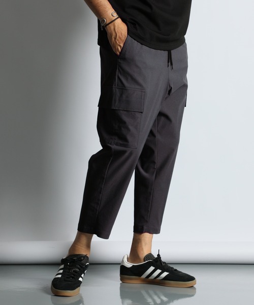 The DUFFER of ST.GEORGE（ザダファーオブセントジョージ）の「LIGHT PONTE CROPPED CARGO PANTS：ライトポンチ ジャージ素材 クロップド カーゴパンツ（カーゴパンツ・メンズ・カーキ/ホワイト/チャコールグレー/ネイビー・X-LARGE/LARGE/MEDIUM/SMALL）」の7枚目の写真
