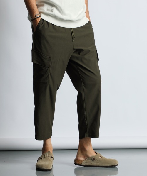 The DUFFER of ST.GEORGE（ザダファーオブセントジョージ）の「LIGHT PONTE CROPPED CARGO PANTS：ライトポンチ ジャージ素材 クロップド カーゴパンツ（カーゴパンツ・メンズ・カーキ/ホワイト/チャコールグレー/ネイビー・X-LARGE/LARGE/MEDIUM/SMALL）」の9枚目の写真