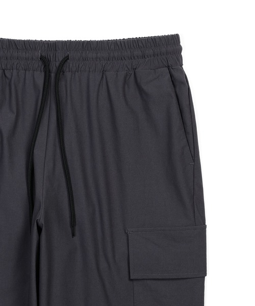 The DUFFER of ST.GEORGE（ザダファーオブセントジョージ）の「LIGHT PONTE CROPPED CARGO PANTS：ライトポンチ ジャージ素材 クロップド カーゴパンツ（カーゴパンツ・メンズ・カーキ/ホワイト/チャコールグレー/ネイビー・X-LARGE/LARGE/MEDIUM/SMALL）」の19枚目の写真